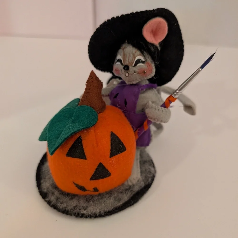 NWT Annalee 5 in Pumpkin Painter/Halloween Mouse with Witch Hat with Pumpkin